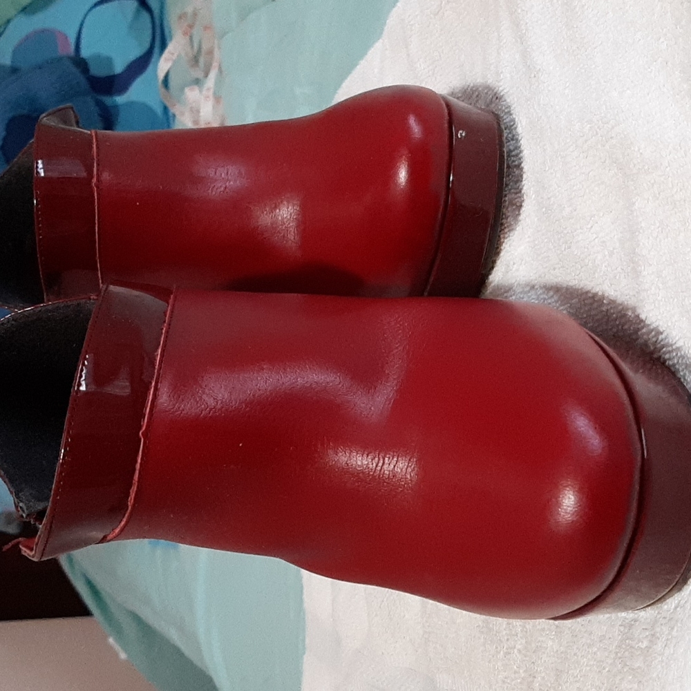 Heels - Picture 2 of 5